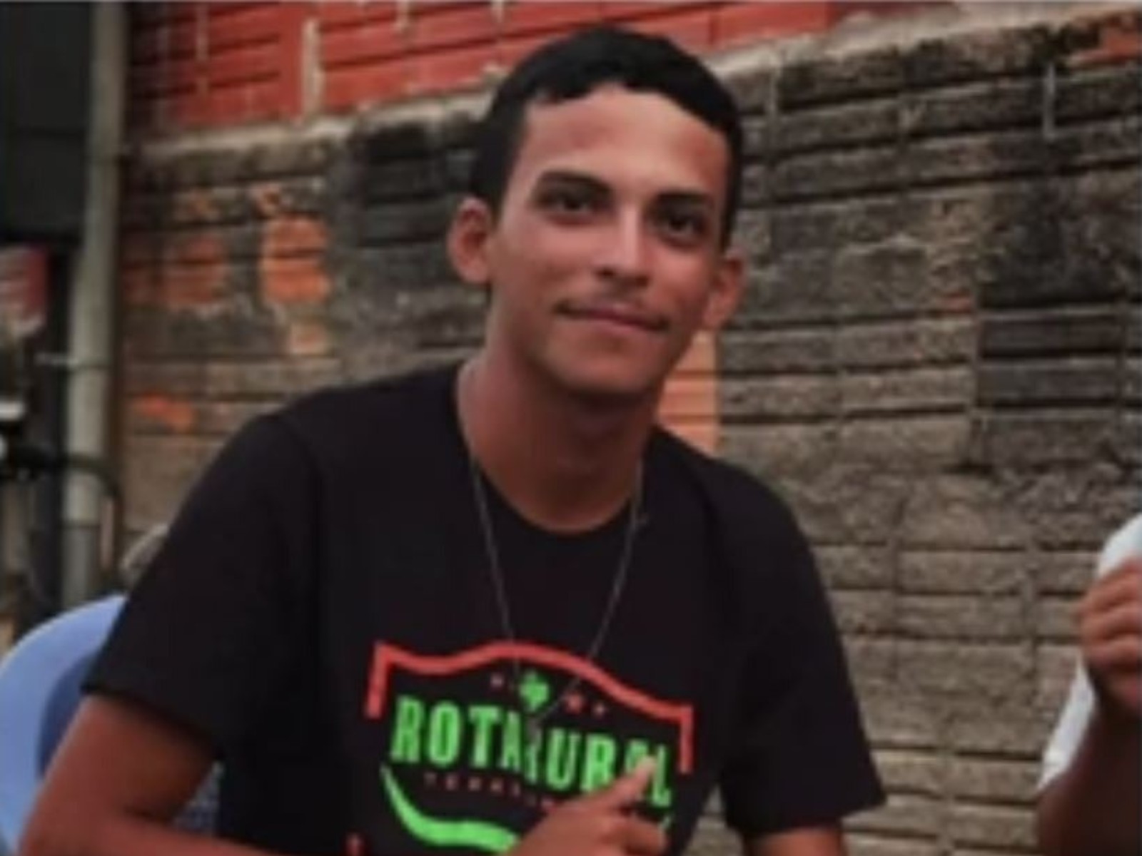 Jovem de 21 anos é achado morto após cair em buraco durante chuva no interior do Acre