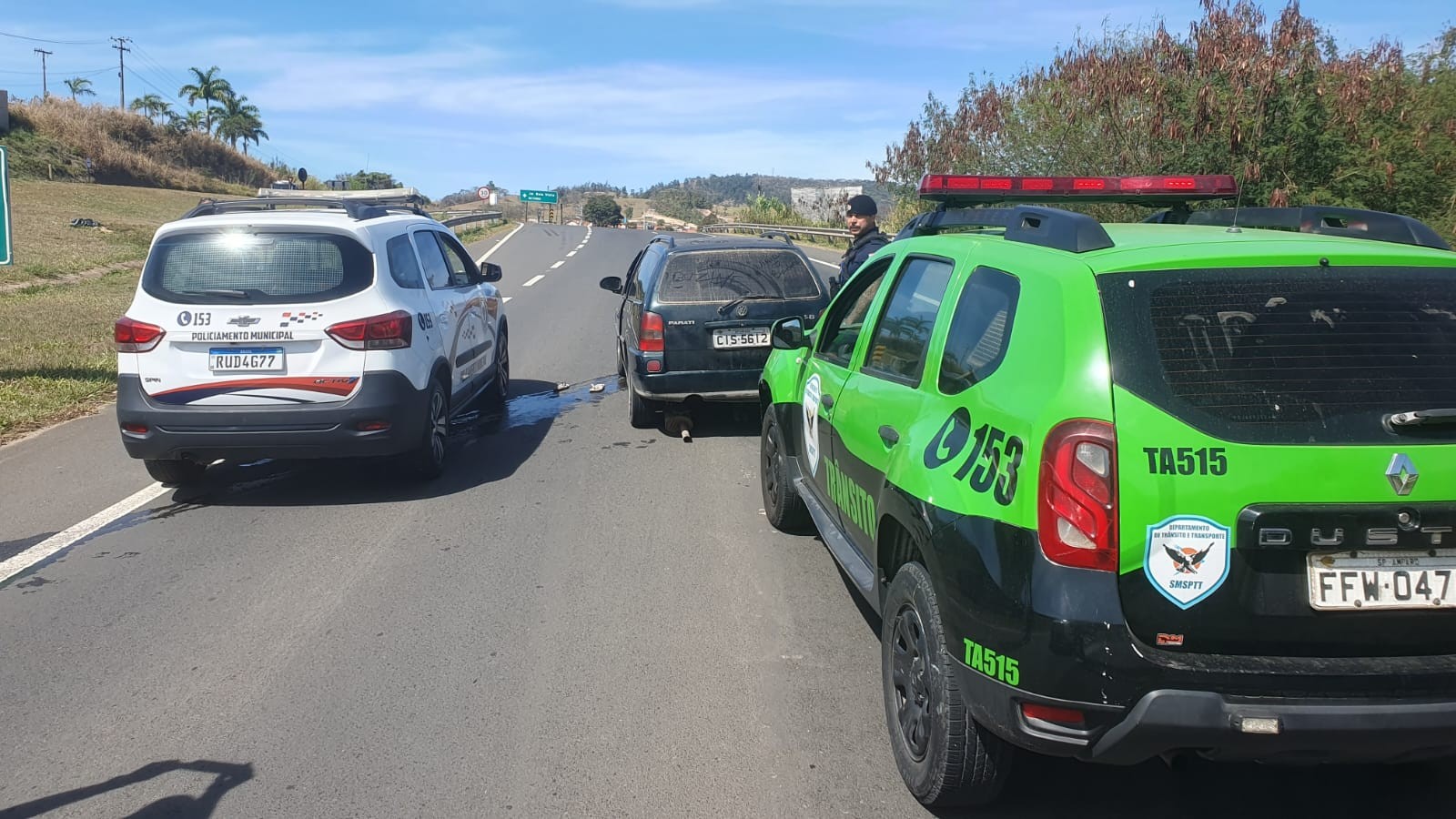 Homem com sinais de embriaguez é preso após bater em viatura e fugir em Amparo 