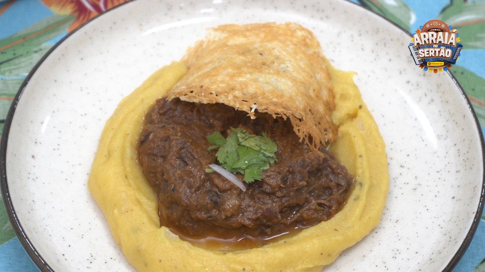 Concurso de culinária junina: aprenda a fazer polenta com ragu