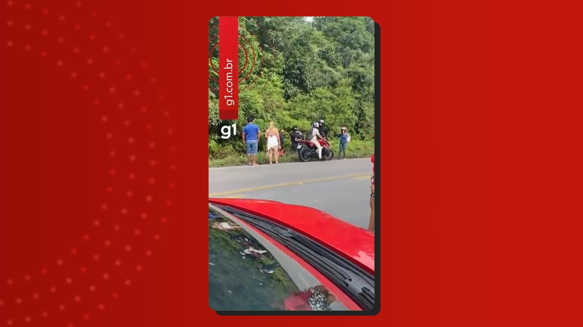 Mulher morre após cair de moto e ser atingida por carreta na BR-174, no AM 