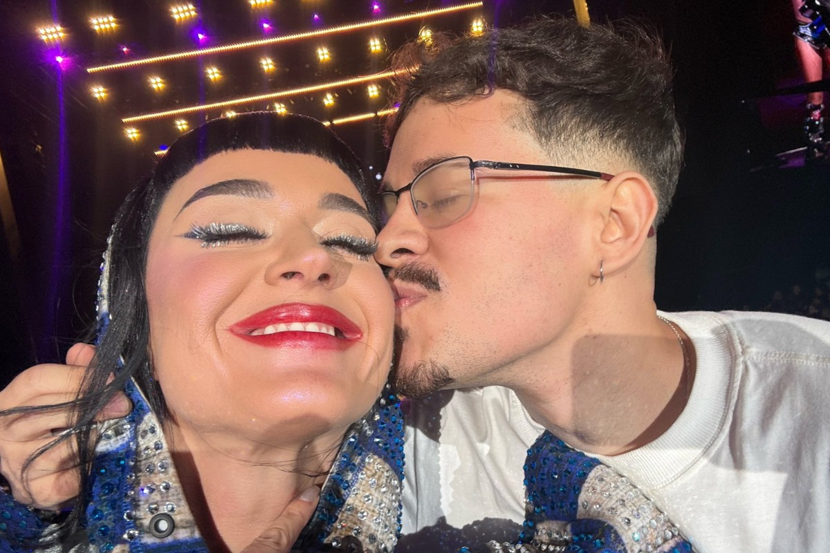 Fã que subiu ao palco de Katy Perry gasta mais de R$ 5 mil para ir em shows da cantora no Brasil; 'Qualquer dinheiro faz isso valer' 
