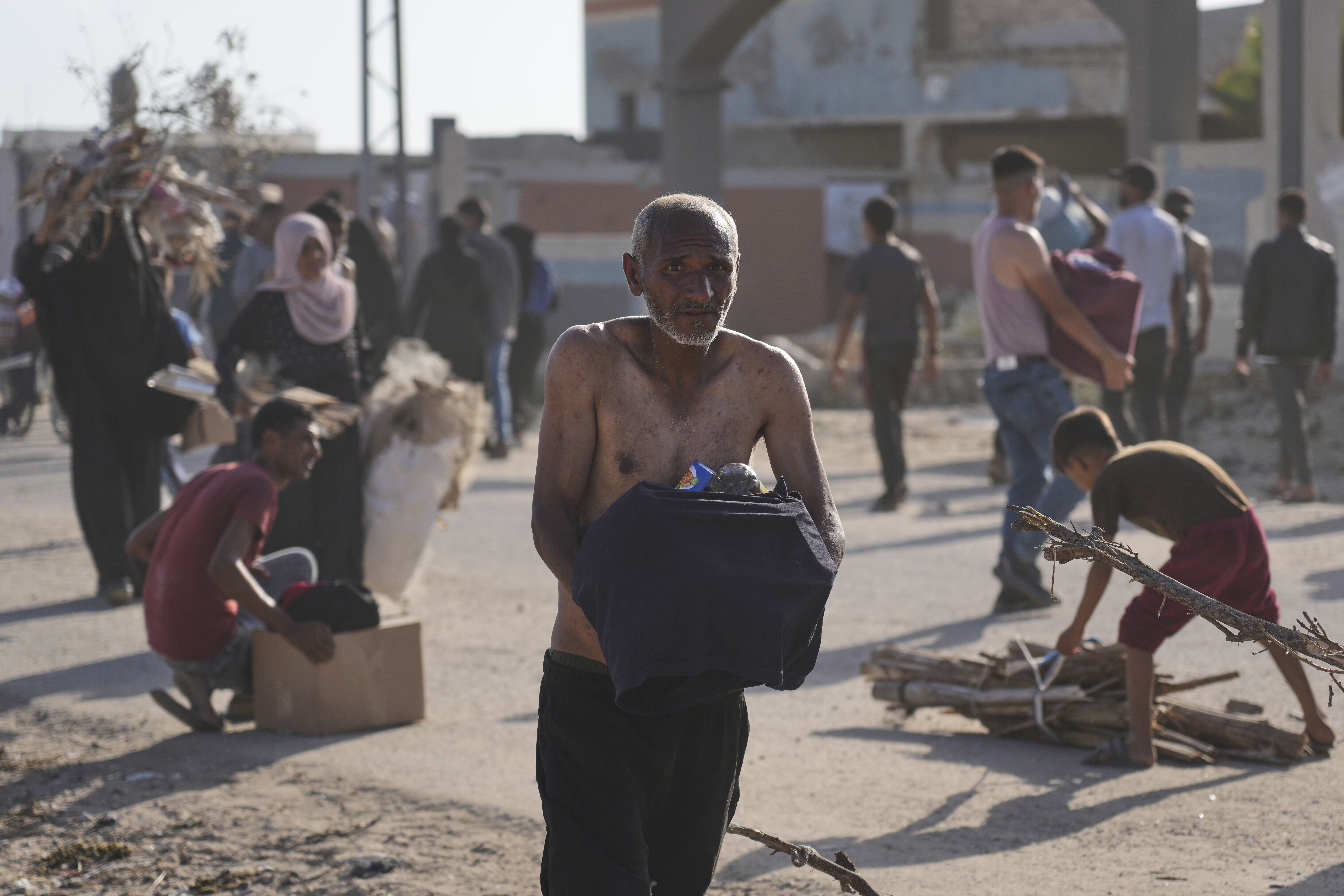 Palestino morre e mais de 40 ficam feridos em tiroteio durante entrega de alimentos em Gaza