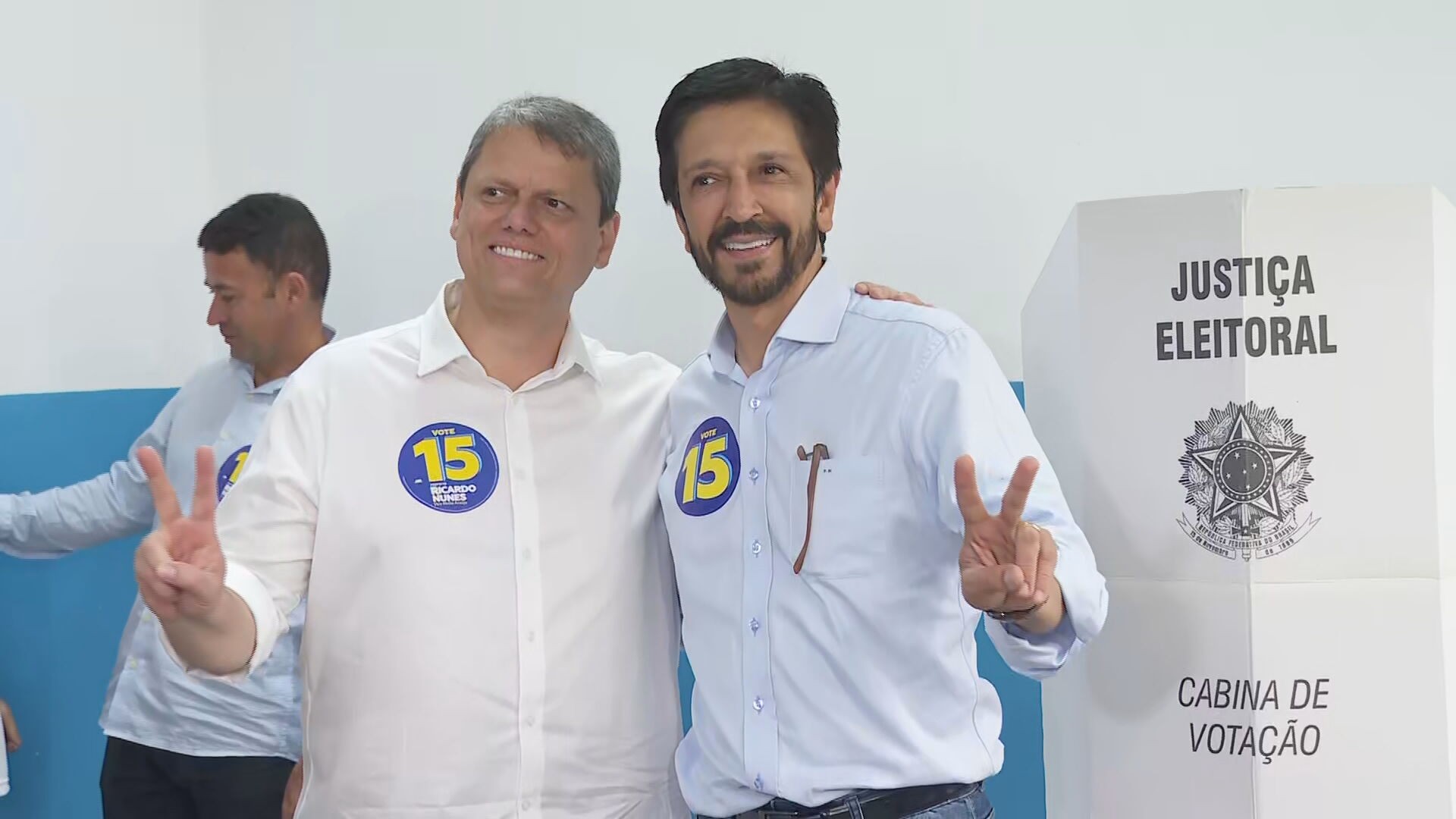 Ricardo Nunes vota em escola da Zona Sul de SP ao lado do governador Tarcísio de Freitas