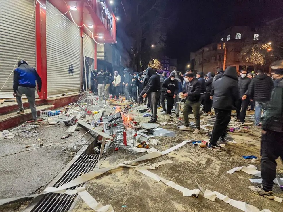 Os protestos deixaram centenas de mortos no Irã — Foto: REUTERS