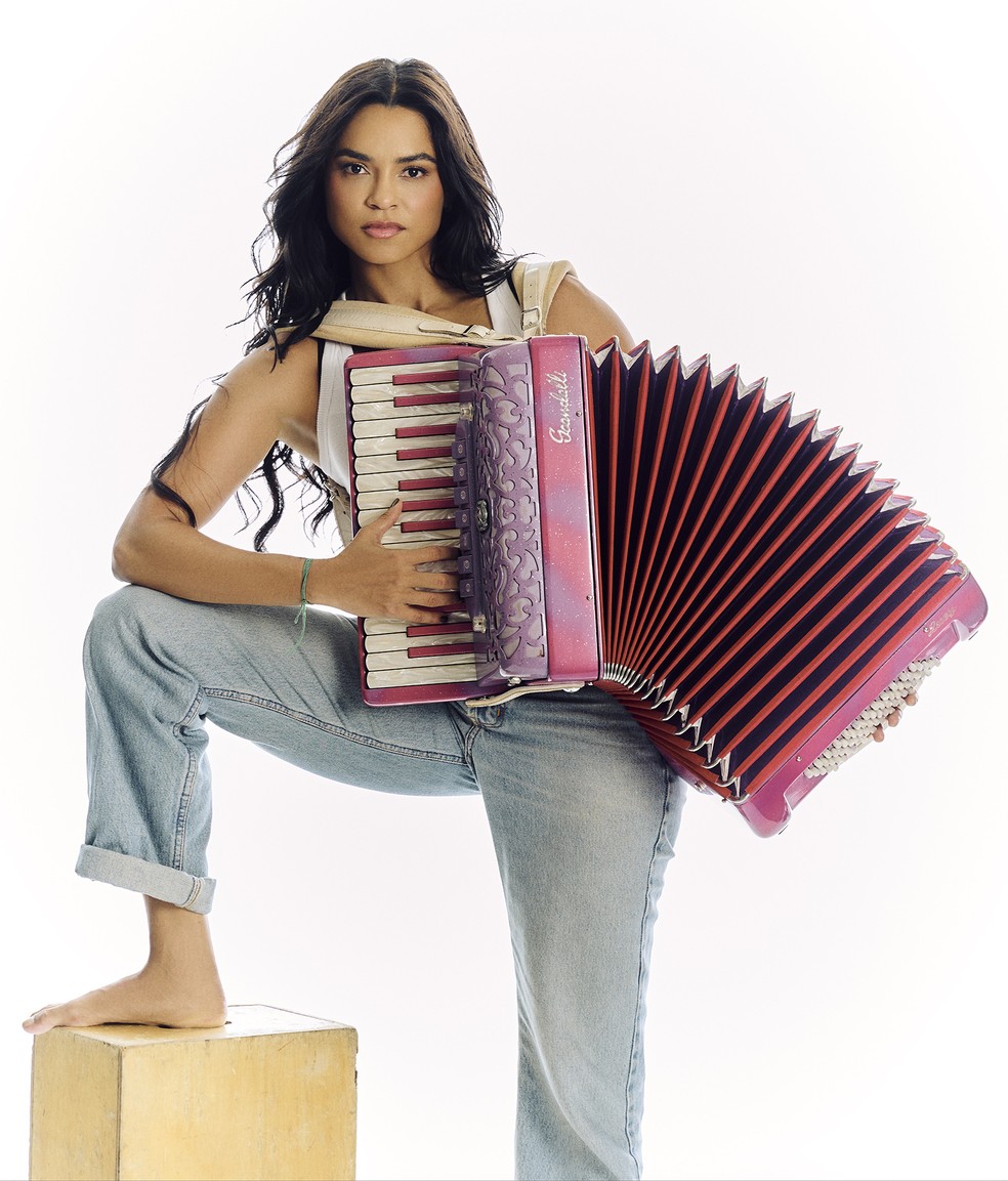 Lucy Alves grava o primeiro álbum audiovisual solo em show em praia de João Pessoa (PB) com convidados como Elba Ramalho e Dorgival Dantas — Foto: Felipe Braga / Divulgação