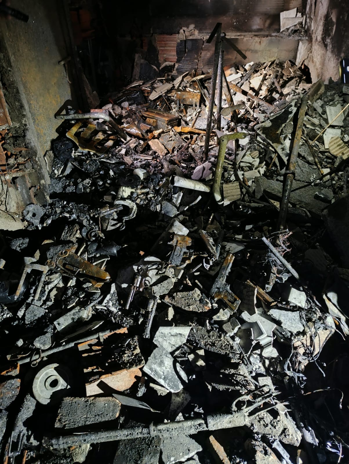 Granadas encontradas em apartamento de coronel após explosões estavam inativas, diz Gate