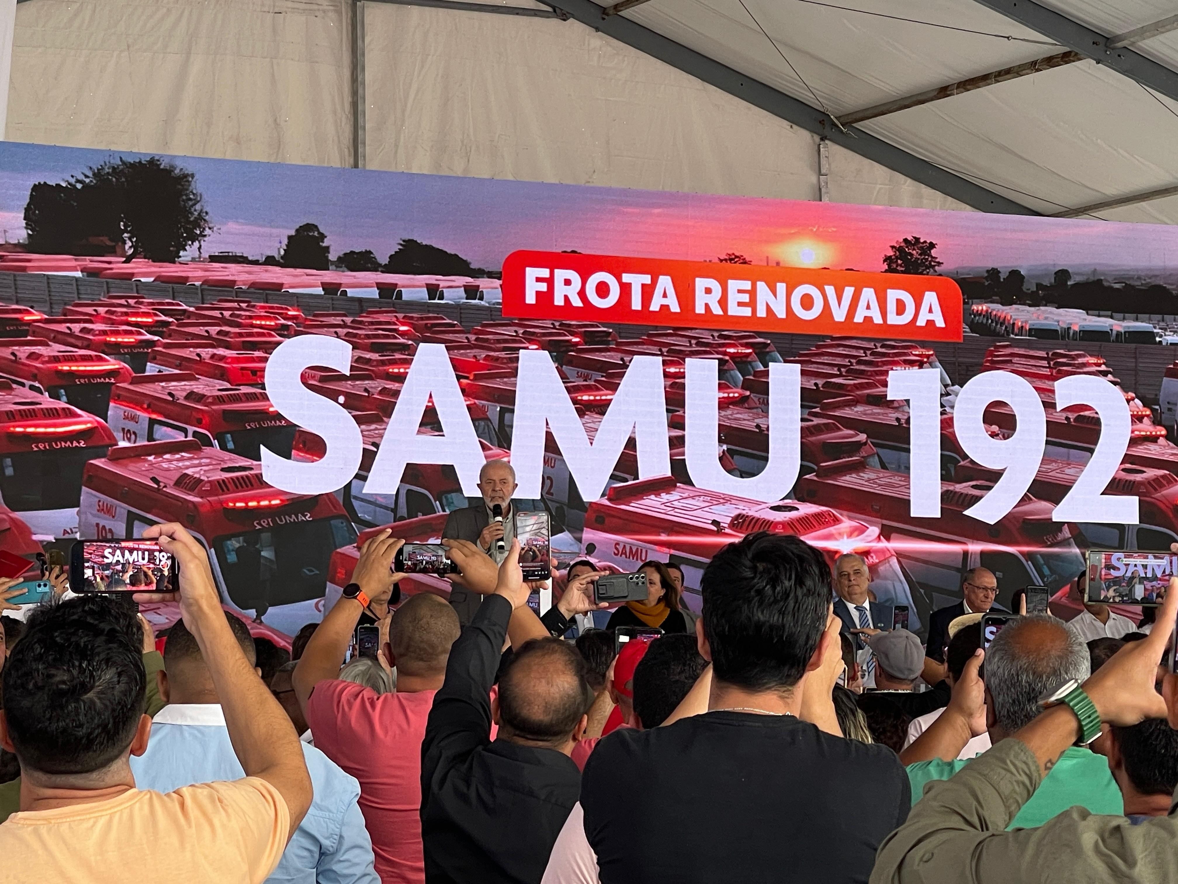 Lula participa de entrega de novas ambulâncias do Samu em Salto