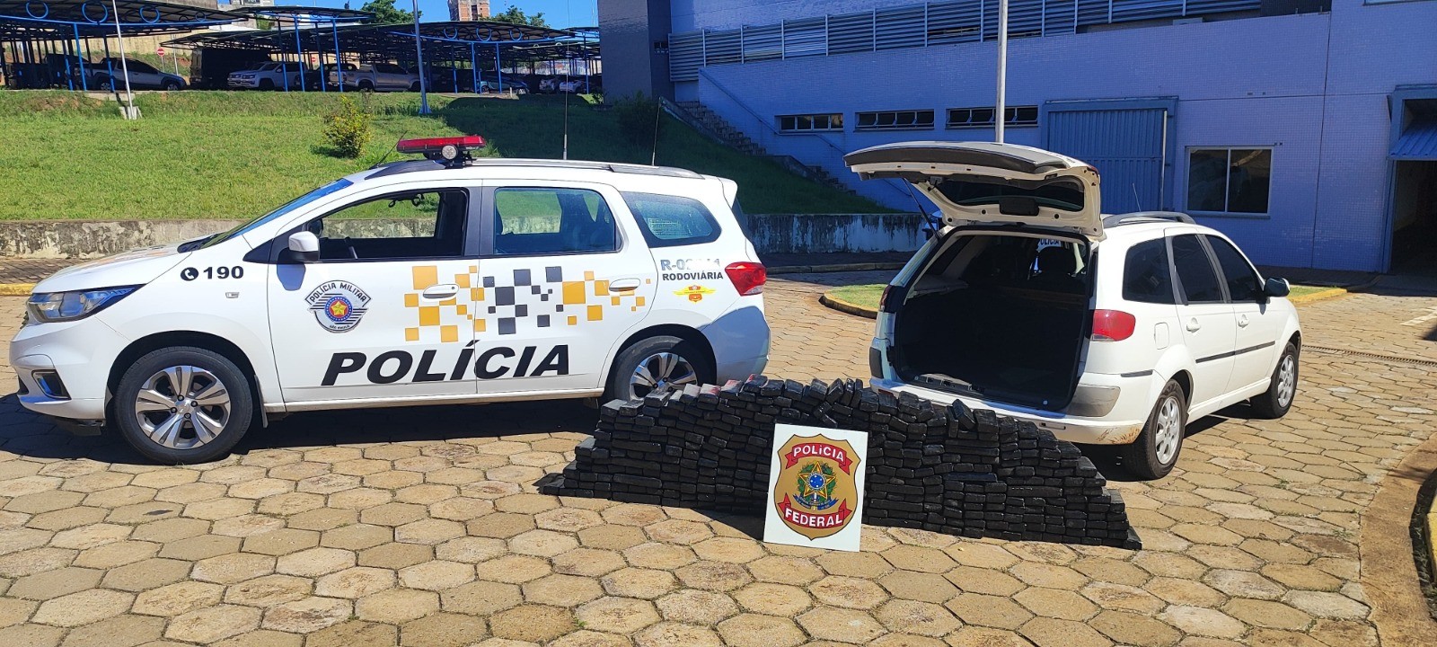 Fiscalização apreende mais de 230kg de maconha transportados em carro em Presidente Prudente