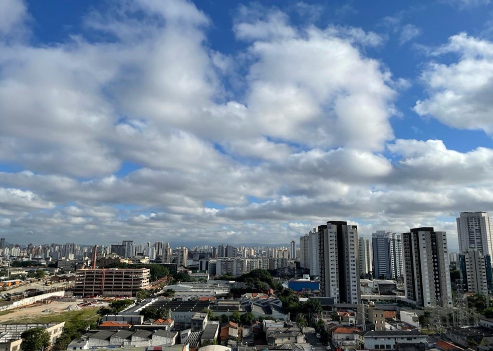 Sol e calor marcam semana em SP — Foto: Renata Bitar/g1 