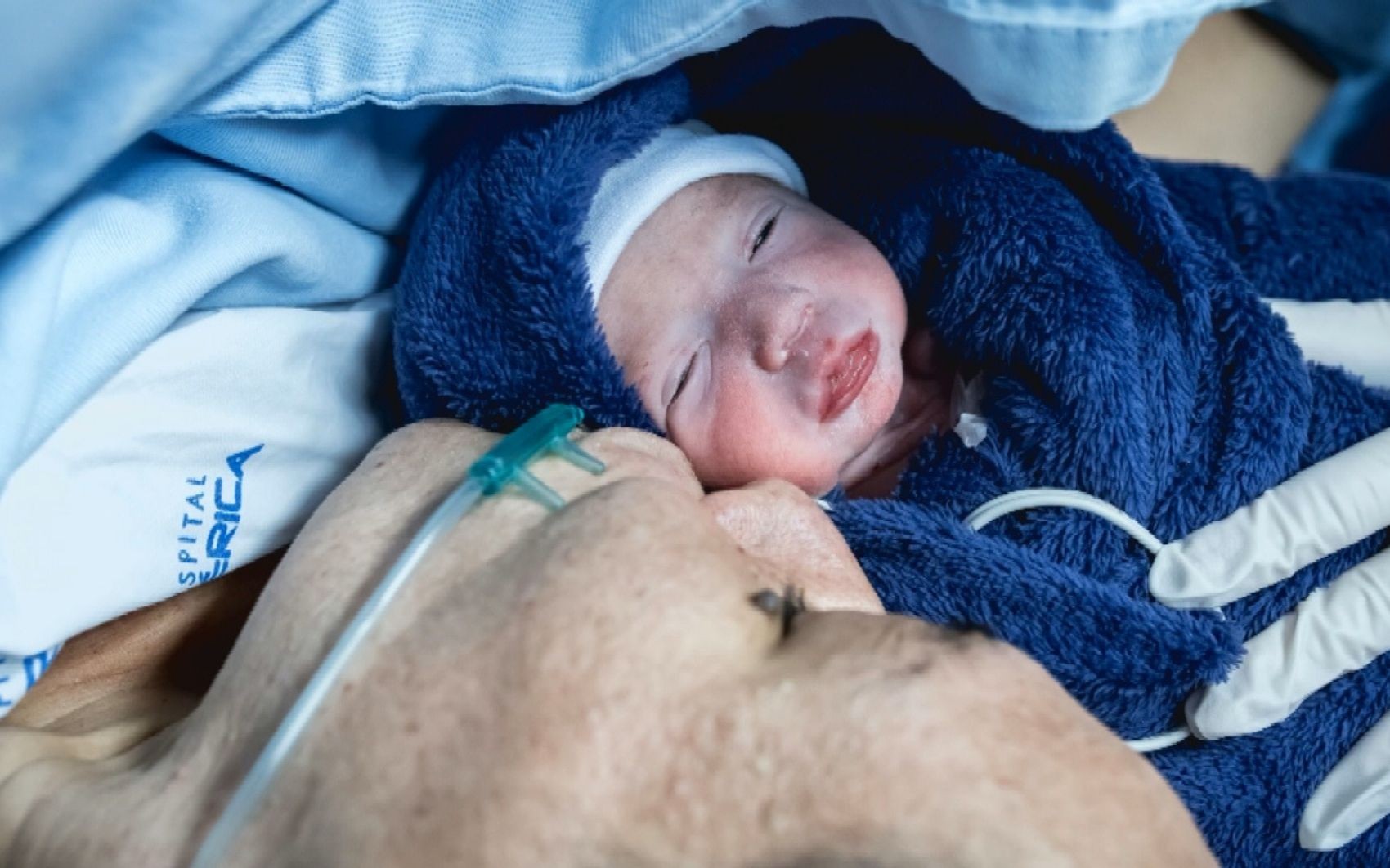 Professora descobre câncer na gravidez e parto antecipado salva mãe e bebê