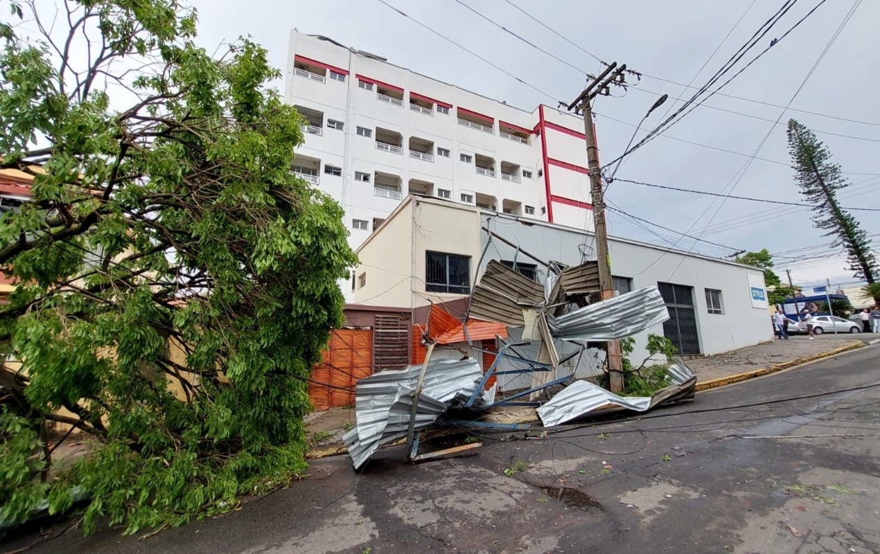 Laranjal Paulista decreta situação de emergência após tempestade afetar fornecimento de energia elétrica