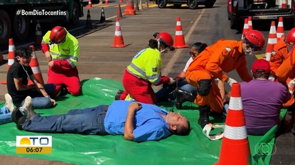 Treinamento de emergência simula acidente envolvendo ônibus na BR-153, em Gurupi