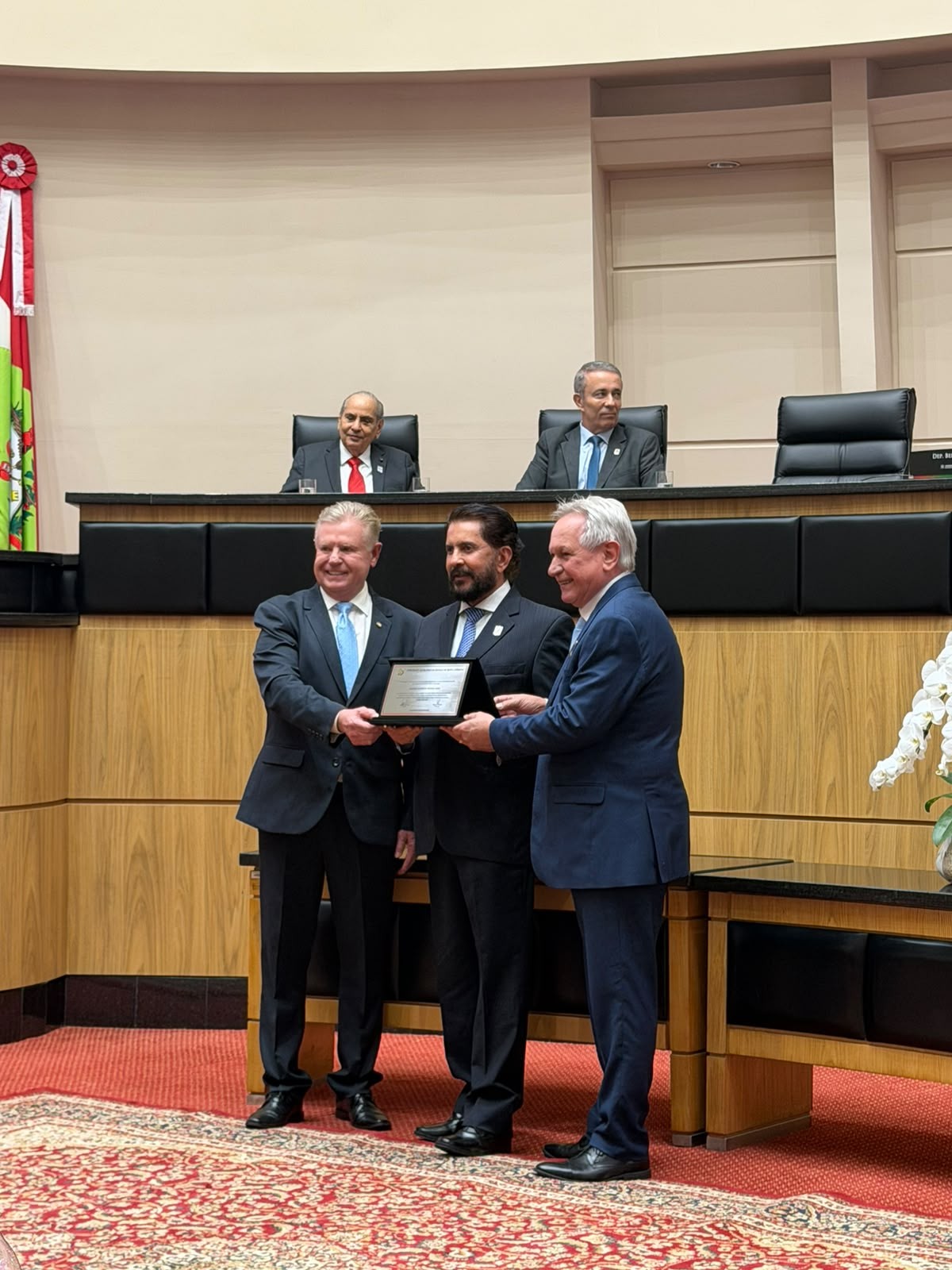Presidente da Fecomércio Acre recebe homenagem em Santa Catarina — Foto: Alesc / Divulgação