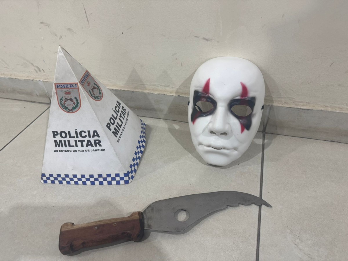 Jovem mascarado é preso por ameaçar mãe e irmão autista com faca em Valença