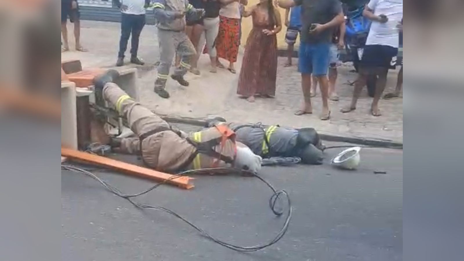 Trabalhadores de concessionária de energia ficam feridos após acidente com muque de caminhão-guindaste em Ananindeua