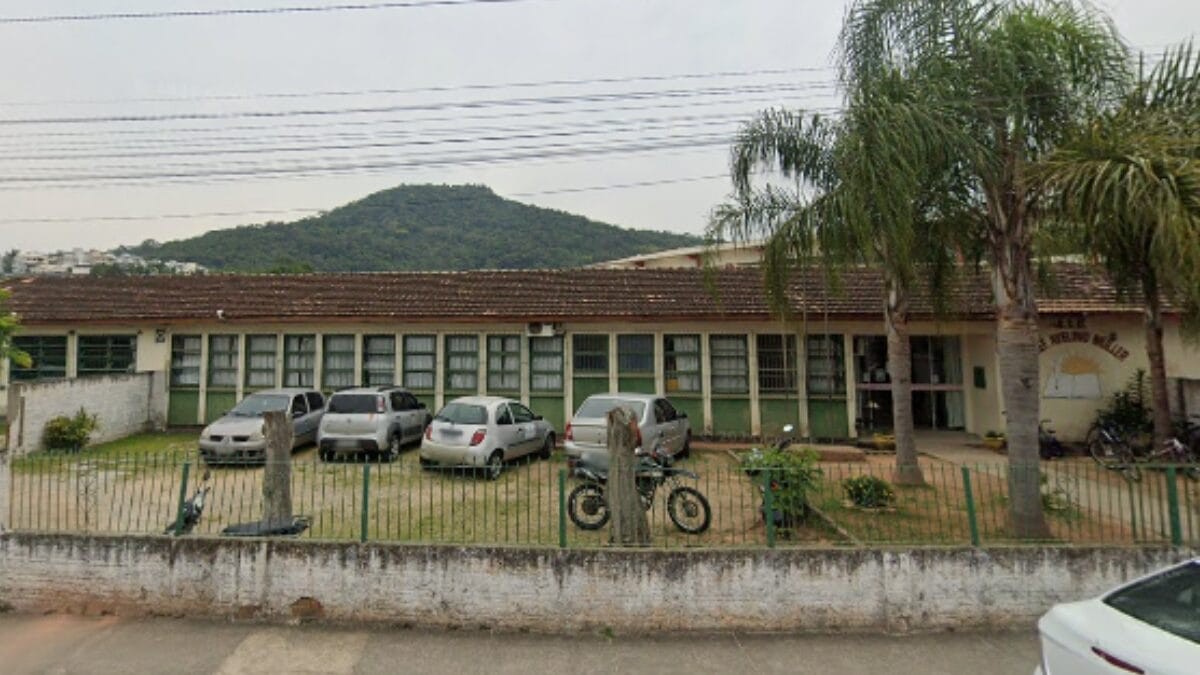 Oito alunos são intoxicados em escola após comerem bolo levado escondido por colega na Grande Florianópolis