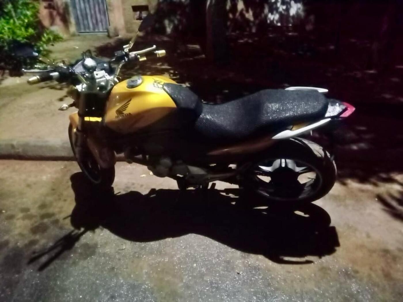 Motociclista de aplicativo é agredido com 'mata-leão' e tem moto e celular roubados em Montes Claros
