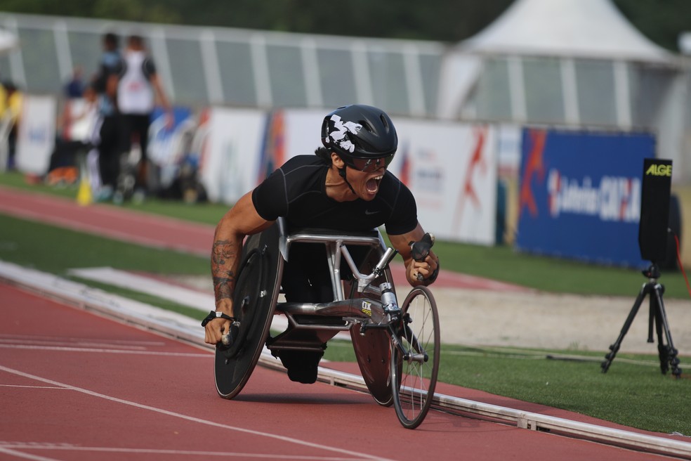 Atleta cadeirante fotografado em 2018 — Foto: João Maia