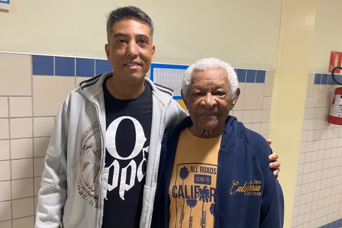 Eleitor de 90 anos vota pela 1ª vez em urna eletrônica: 'A gente apanha um pouco, mas vai aprendendo'