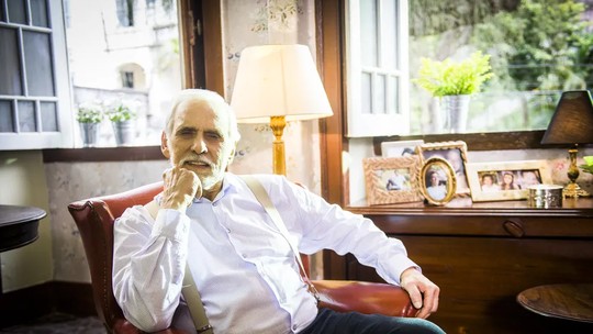 'Estava sereno': filho de Francisco Cuoco relembra últimos momentos com o pai - Ator morreu aos 91 anos em São Paulo na última quinta-feira (19). Com mais de 60 anos de carreira, atuou no teatro, cinema e televisão.