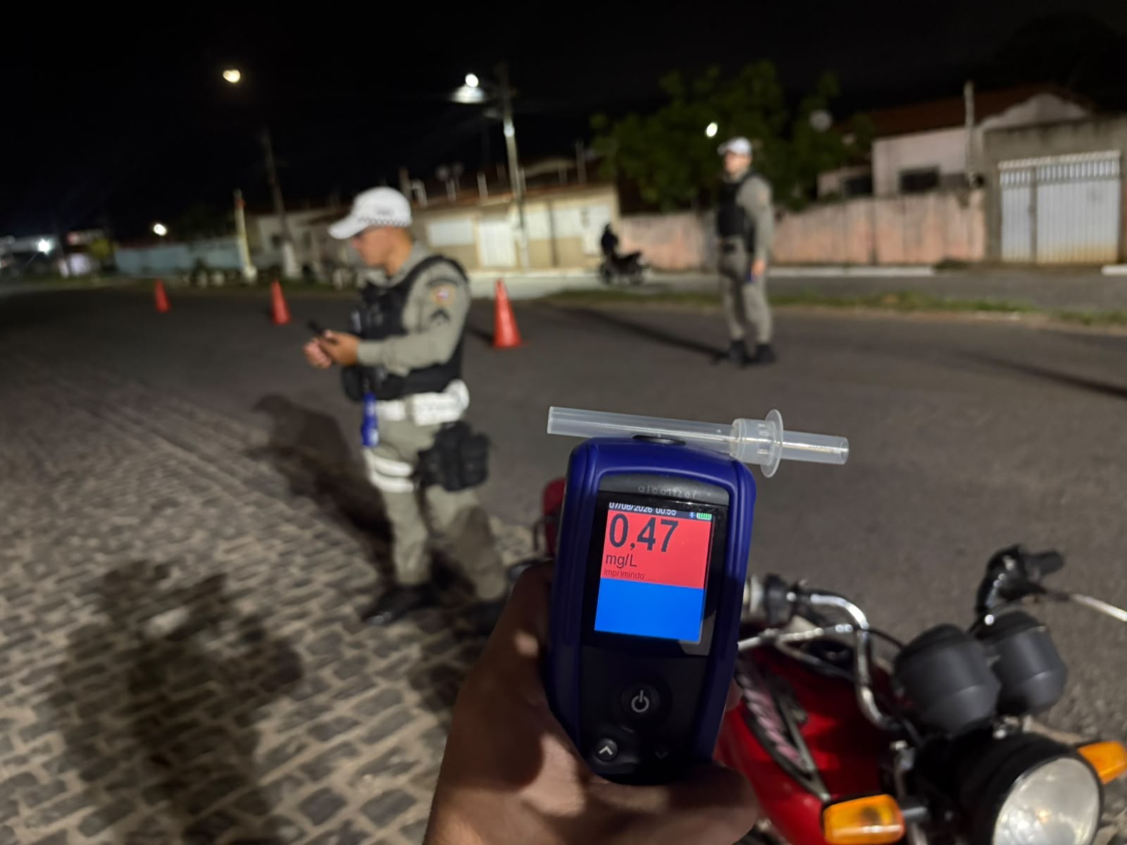 Homem sem CNH é preso por embriaguez em moto com documento atrasado há 21 anos no RN