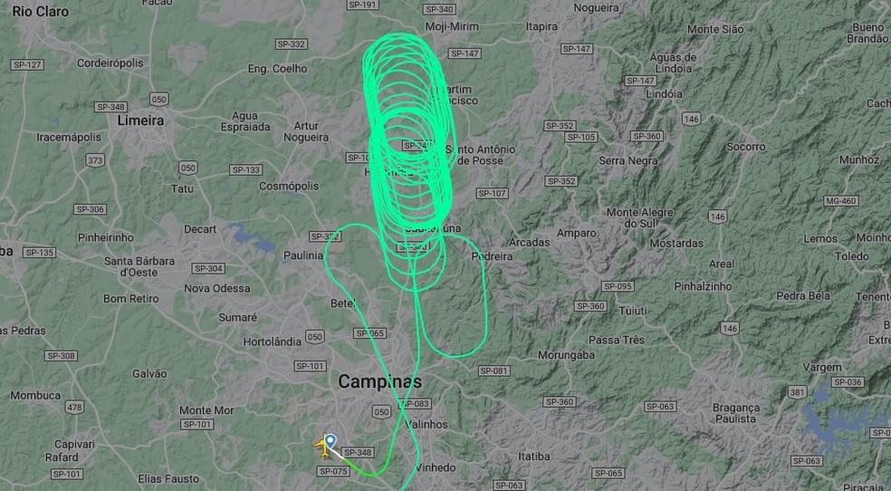 Avião ficou dando voltas sobre cidades da região de Campinas e depois retornou a Viracopos — Foto: Reprodução/FlightRadar24