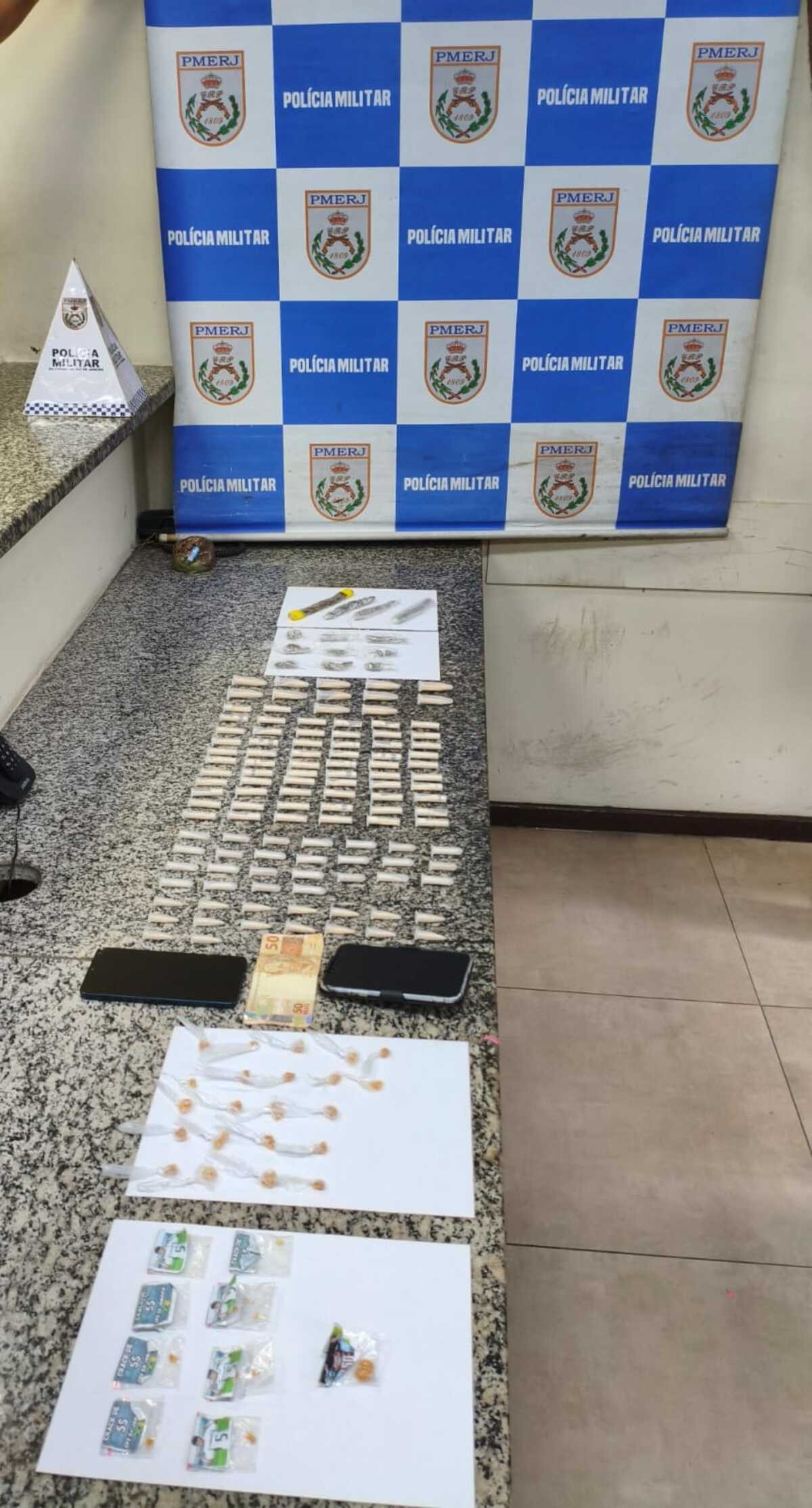 Dois adolescentes são apreendidos com drogas em Barra Mansa
