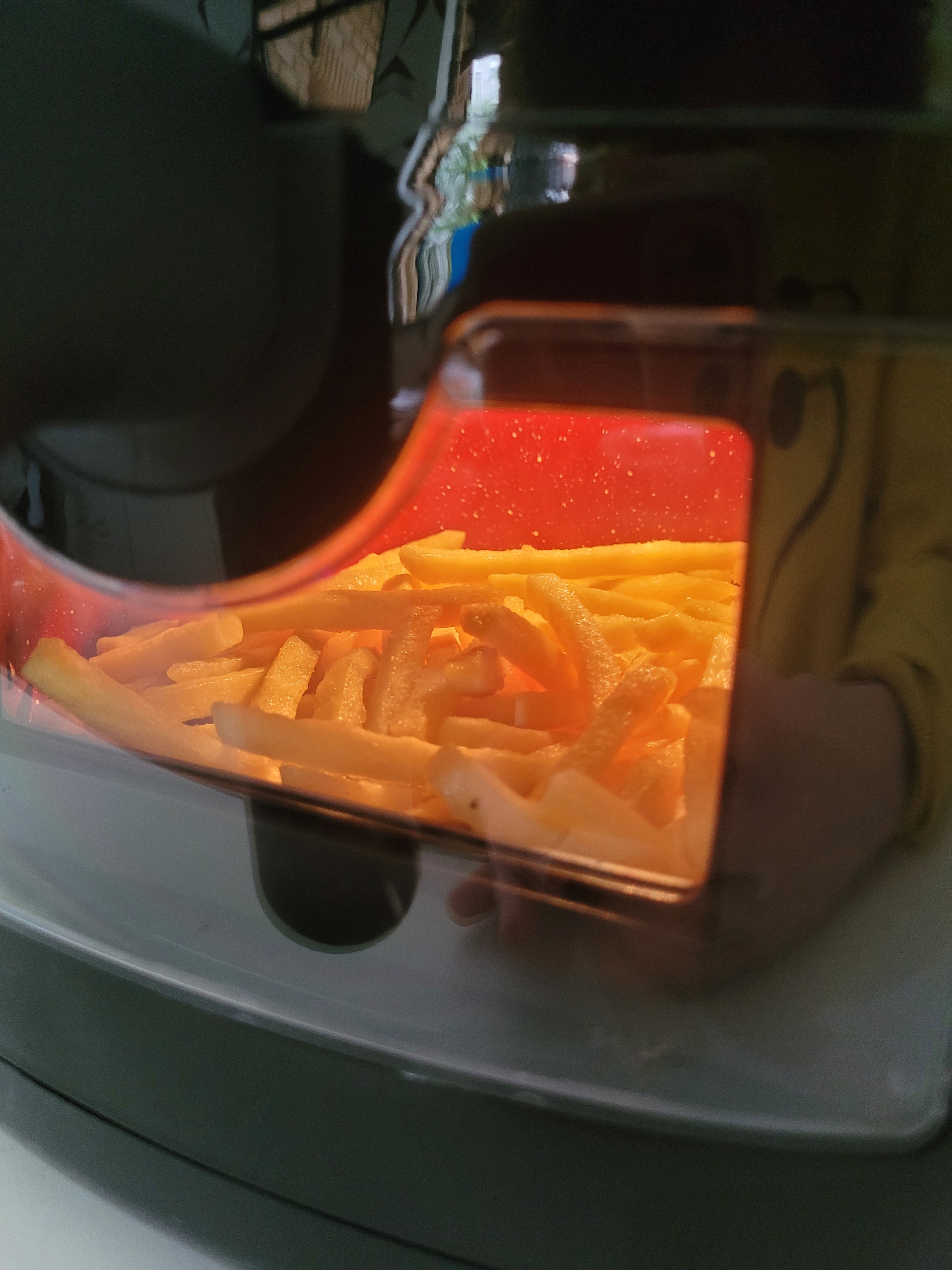 O que cabe numa airfryer pequena? g1 testa modelos de até 4 litros