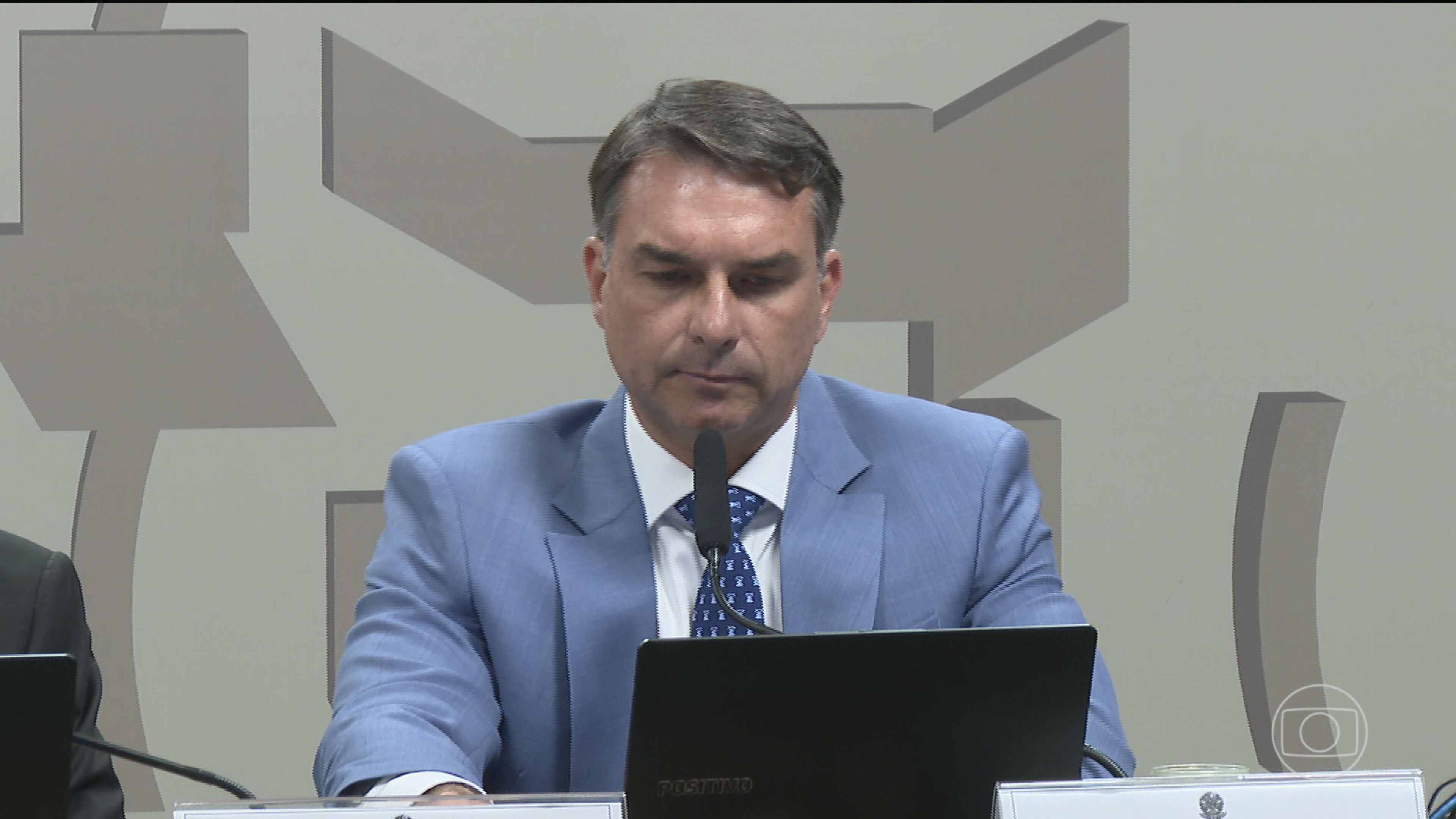 Flávio Bolsonaro, candidato à Presidência pelo PL, participa de sessão na Comissão de Segurança Pública no Senado