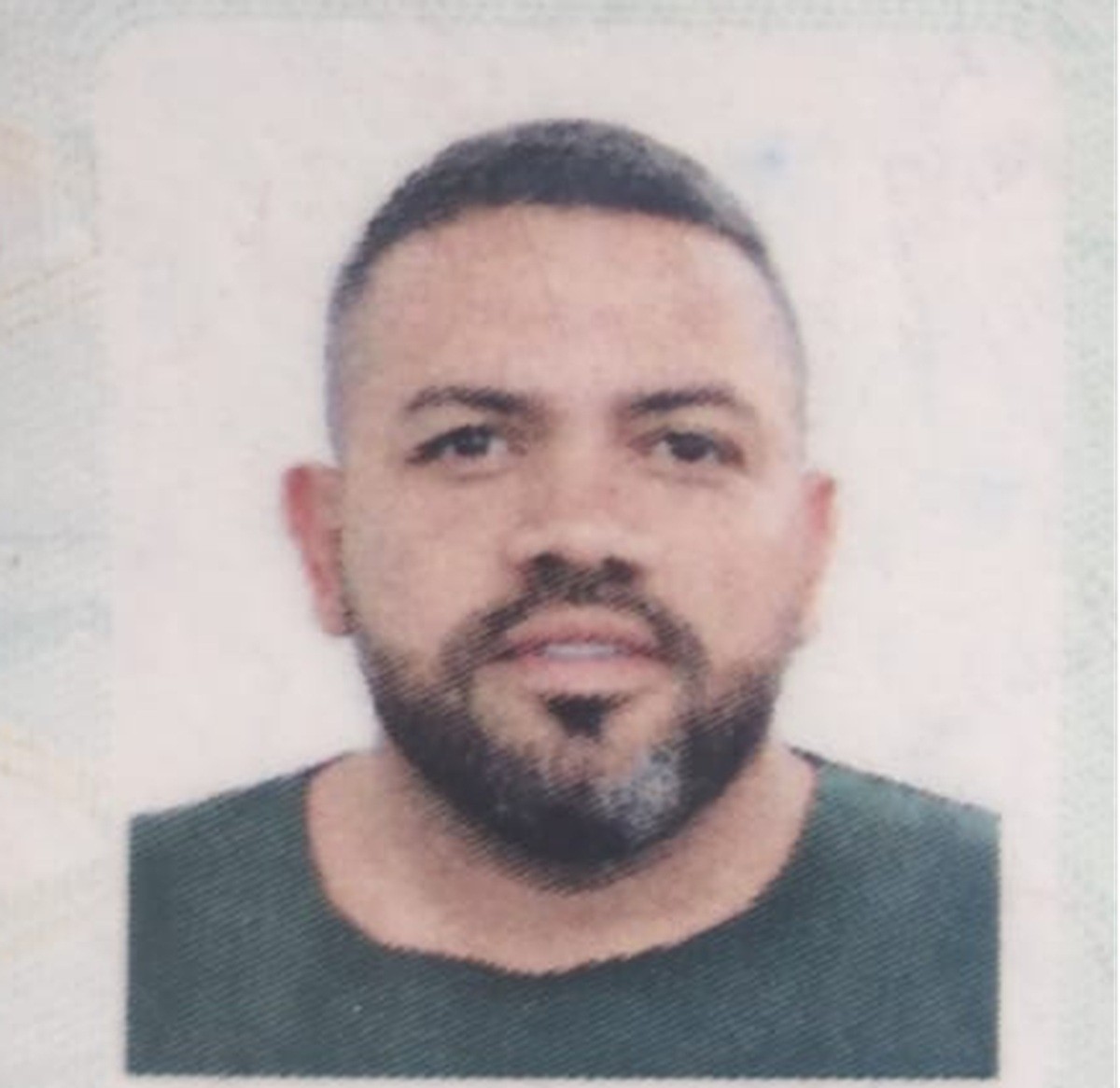 Motorista de aplicativo é executado a tiros na frente da esposa e da filha em Cabo Frio