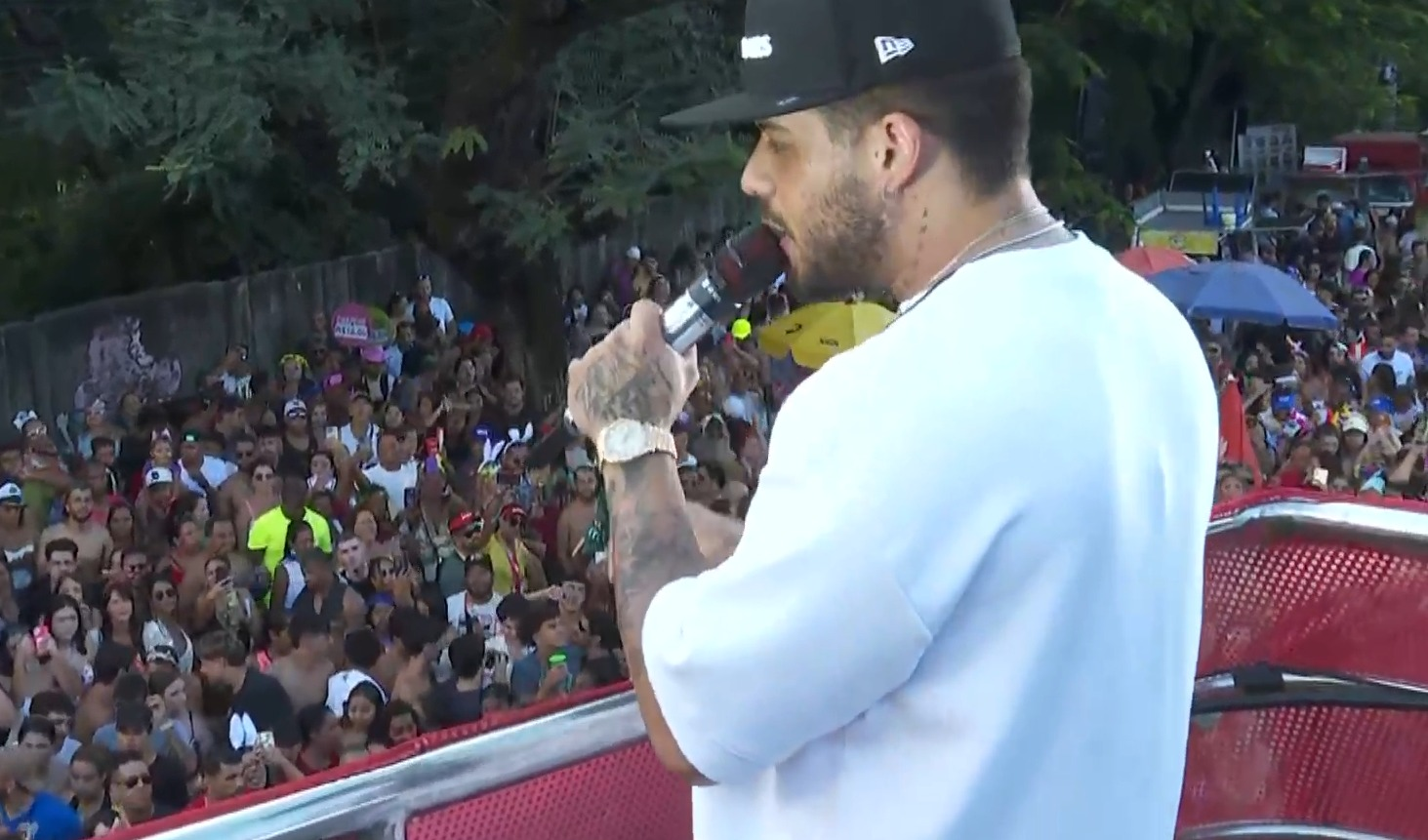 Antes de Zé Felipe começar show em trio em BH, DJ toca 'Alô, Virgínia', música dedicada à ex do sertanejo