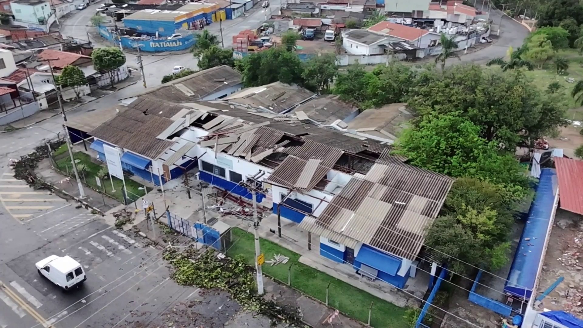 Após temporal, Campinas tem escolas sem aula e centro de saúde fechado nesta segunda