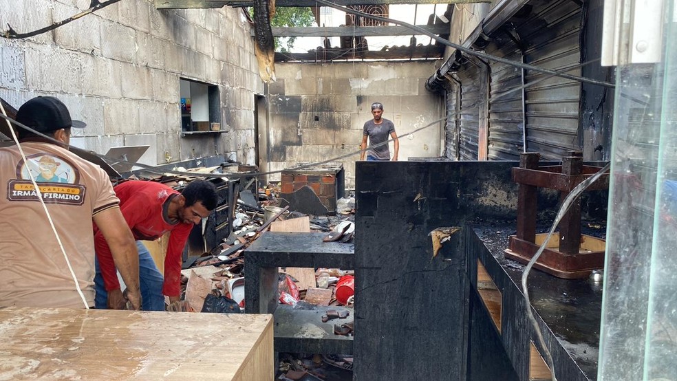 Uma das cozinhas destruídas após incêndio em tapiocaria no Cajá, na Paraíba — Foto: Geraldo Gerônimo/TV Paraíba
