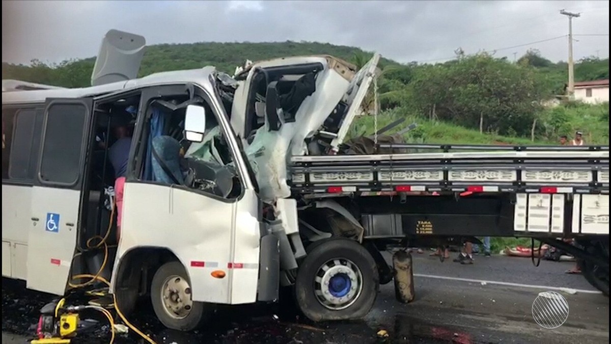 Acidente Entre Micro ônibus E Caminhão Deixa Dois Mortos E 31 Feridos Na Bahia Bahia G1 2878