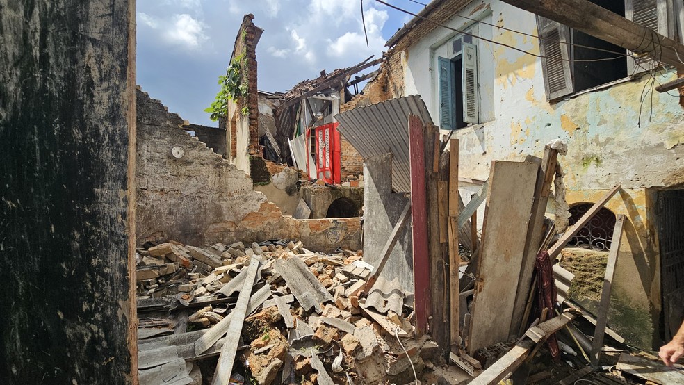 Cortiço desabou em Santos, SP — Foto: Rodrigo Nardelli/TV Tribuna