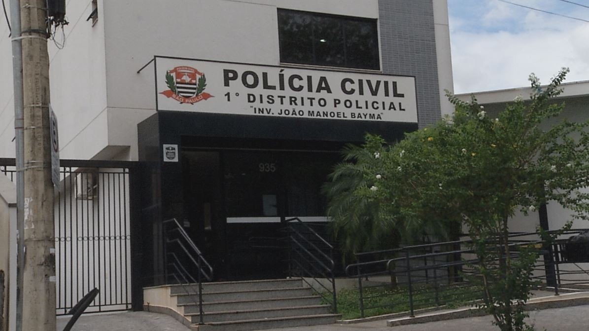 Mulher desmaia ao passar mal em praça e tem bolsa furtada por criminoso em Rio Preto