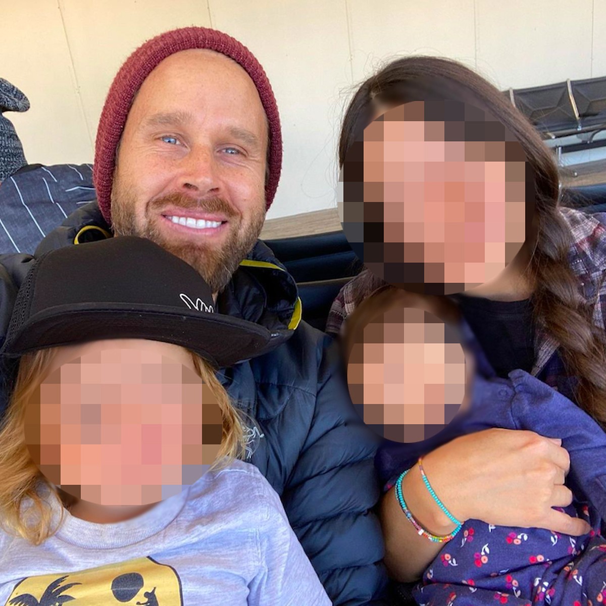 Americano seguidor do movimento conspiratório QAnon mata filhos por