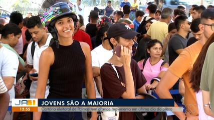 Jovens correm para emitir o título de eleitor no último dia do prazo