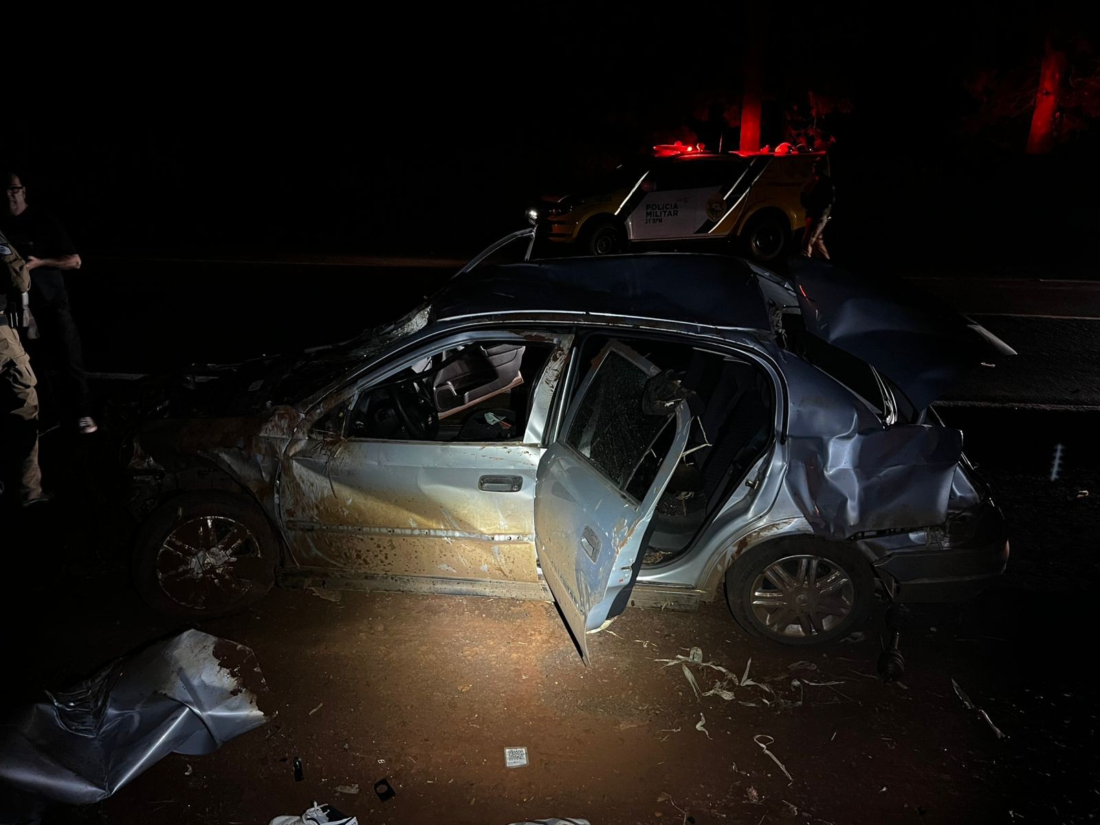 Dois homens morrem e um fica ferido após capotamento na PR-182, no oeste do Paraná