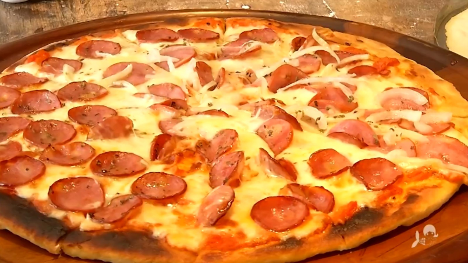 Receita de pizza caseira: aprenda a fazer a massa