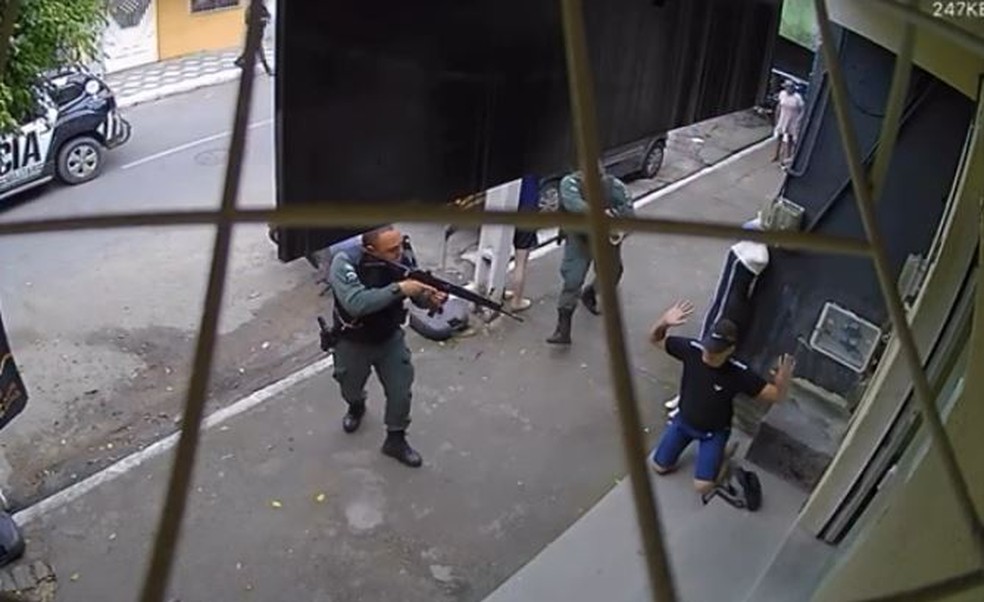 Polícia prende quatro pessoas durante assalto a loja de eletrônicos em Guaiúba, no interior do Ceará. — Foto: Reprodução