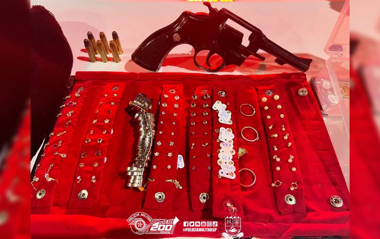 Dupla armada faz família refém e rouba cerca de R$ 500 mil em joias no interior de SP