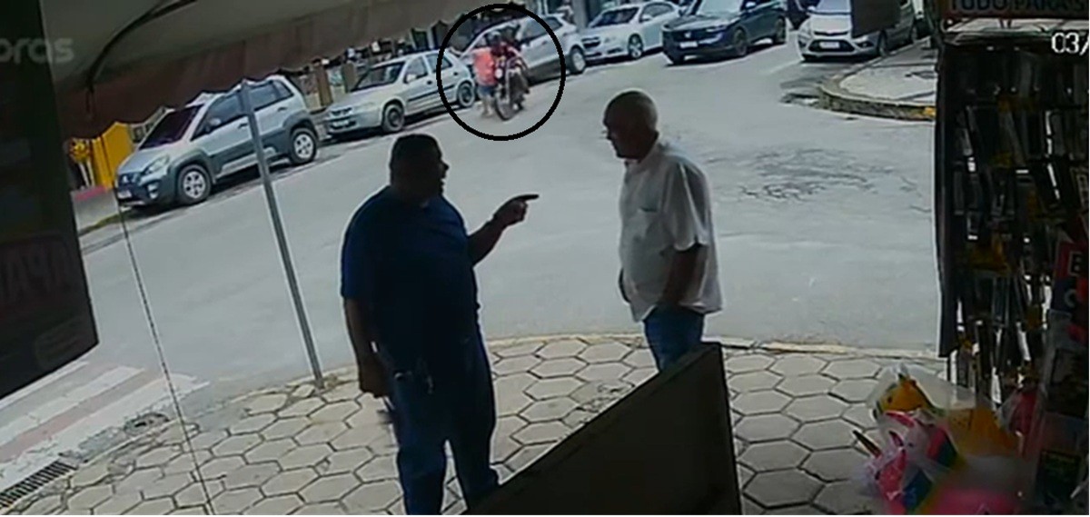 Mulher é atropelada por motocicleta ao atravessar fora da faixa em Cordeiro; acidente gera debate nas redes