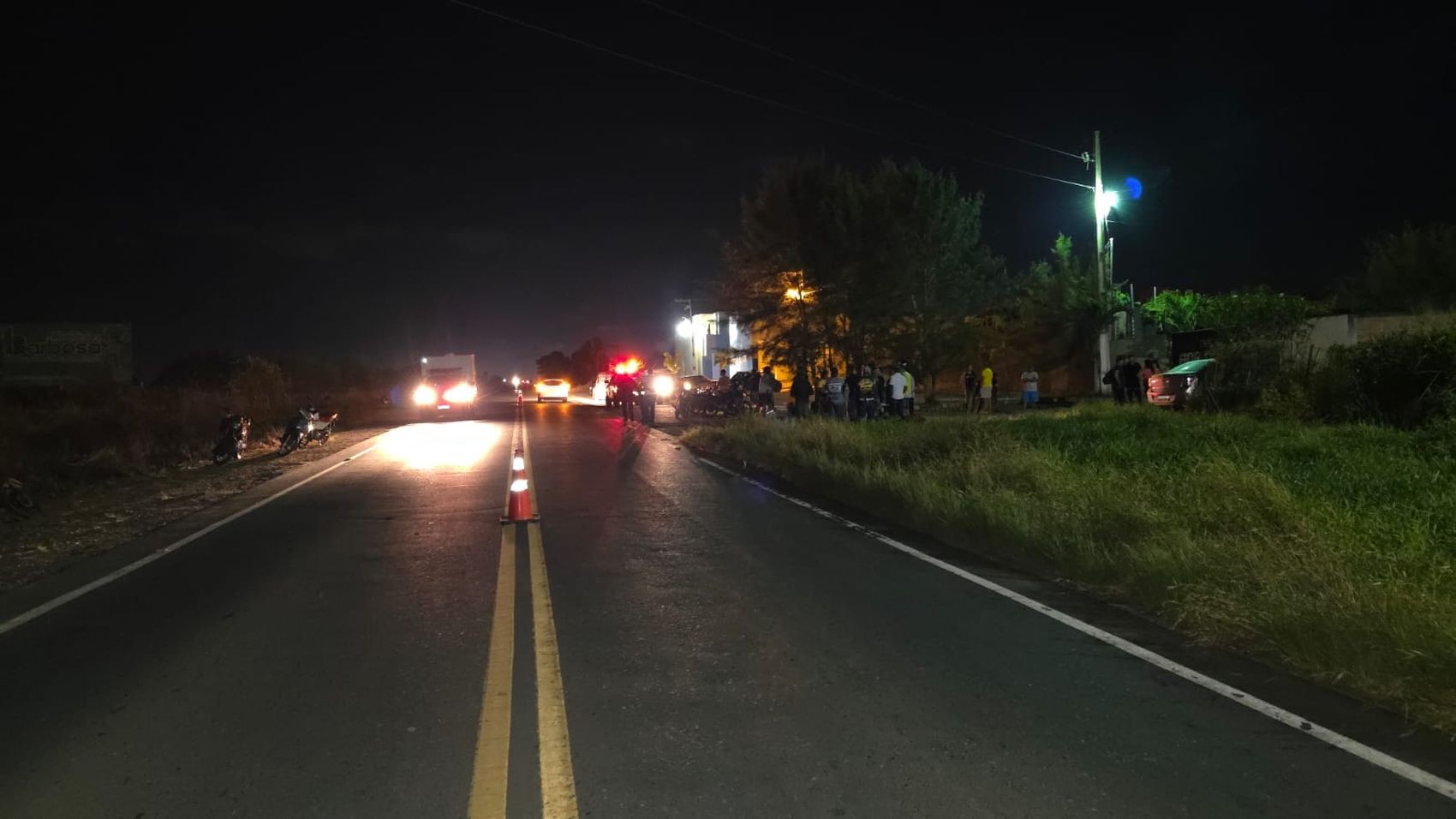 Colisão entre carro e moto deixa uma mulher morta e duas pessoas feridas na SE-170