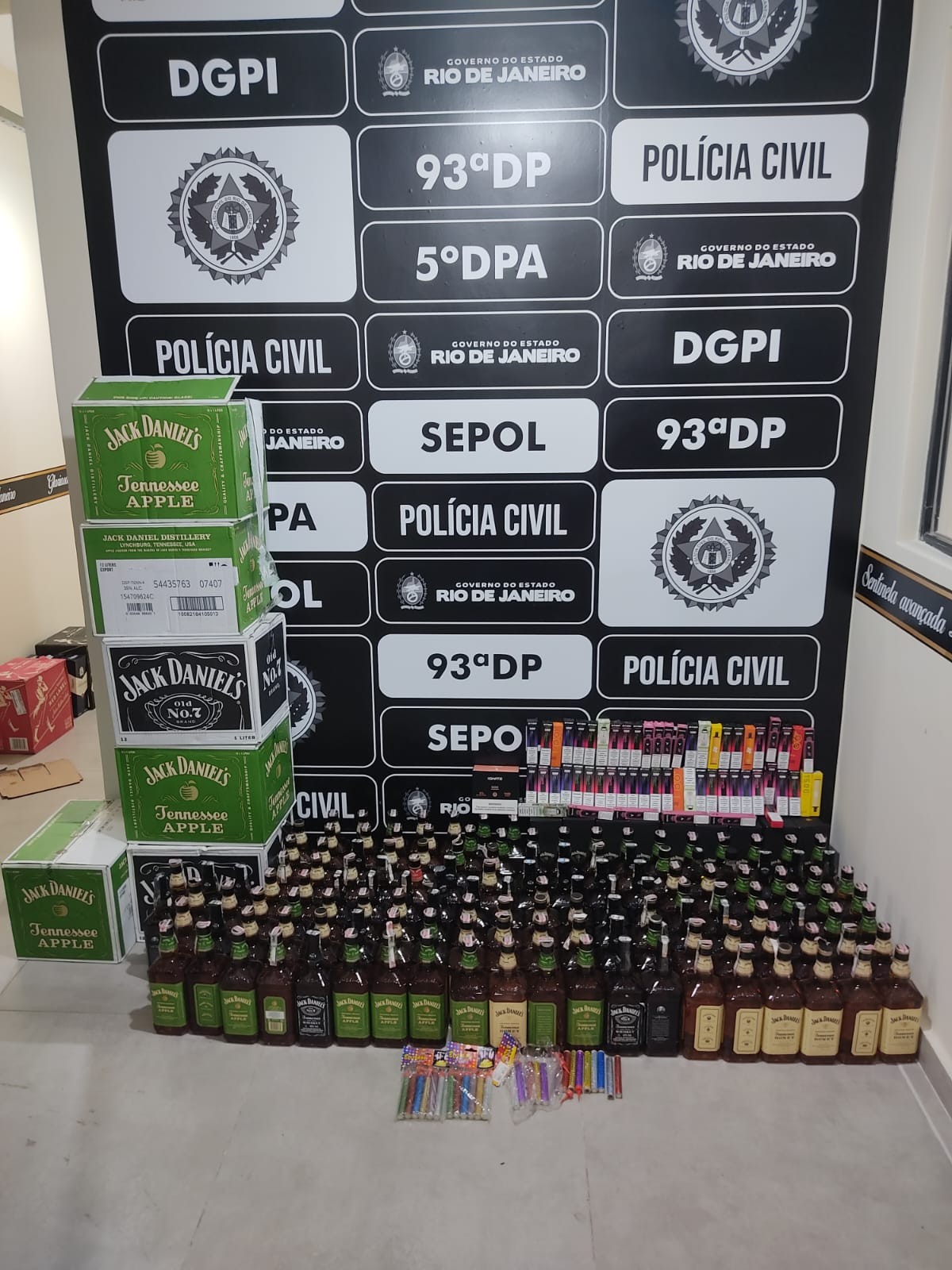 Dono de boate investigado por agiotagem é preso por vender bebidas alcoólicas falsas e cigarros eletrônicos 