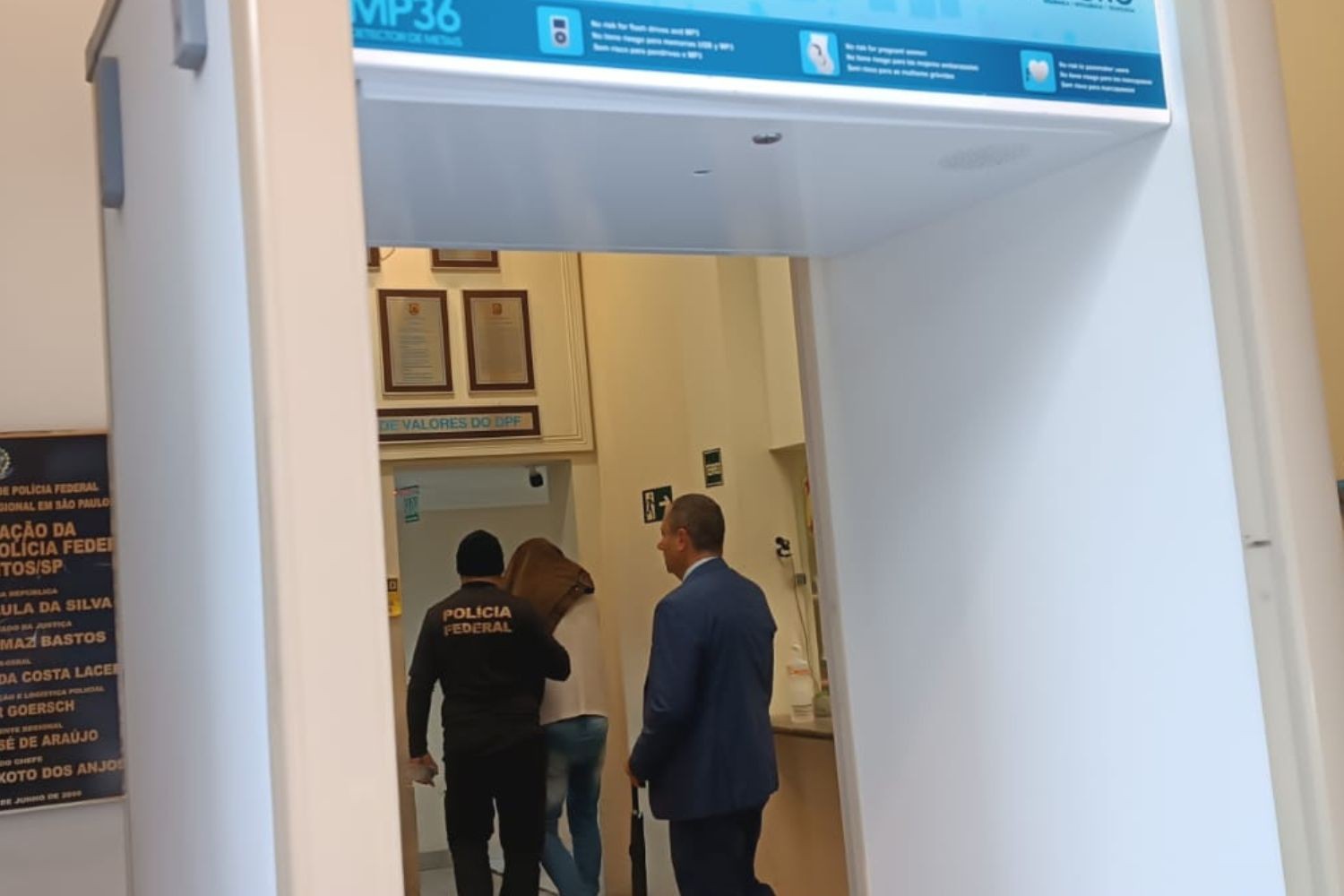 PF prende três em operação contra tráfico internacional de drogas pelos portos