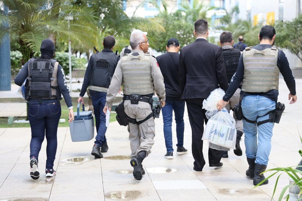 Operação apreende documentos, carro de luxo e sequestra hotel fazenda — Foto: MP-AL