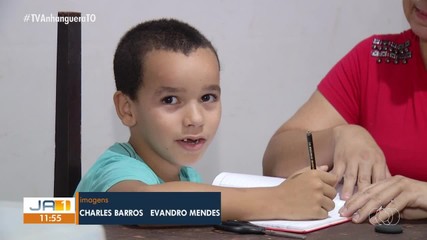 Criança está há 1 mês sem estudar após perder vaga em escola durante transferência
