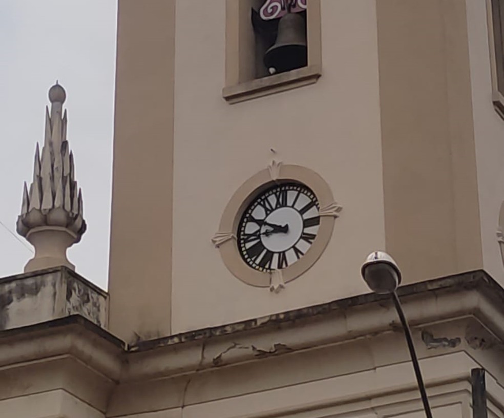 Relógio da Matriz de Baependi (MG) parou com o apagão — Foto: André Luiz Corrêa Santos
