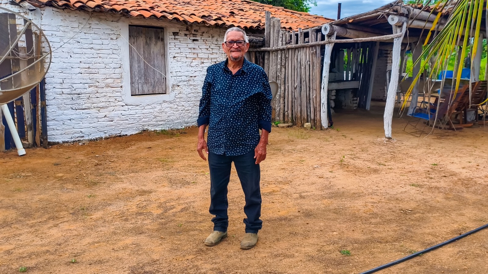 'Não vou abandonar a propriedade', diz agricultor que achou petróleo no Ceará e enfrenta dificuldades para abastecer animais e plantação